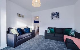 Charming And Modern 3Br Home Steps Away From City Center